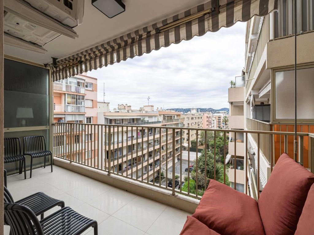 Renovated flat 250m from the beach - Town centre - 2BR 6p - 2