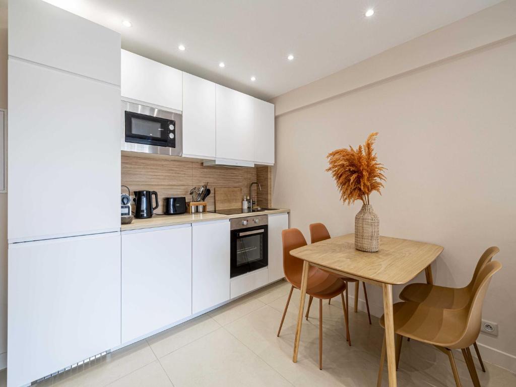 Renovated flat 250m from the beach - Town centre - 2BR 6p - 3