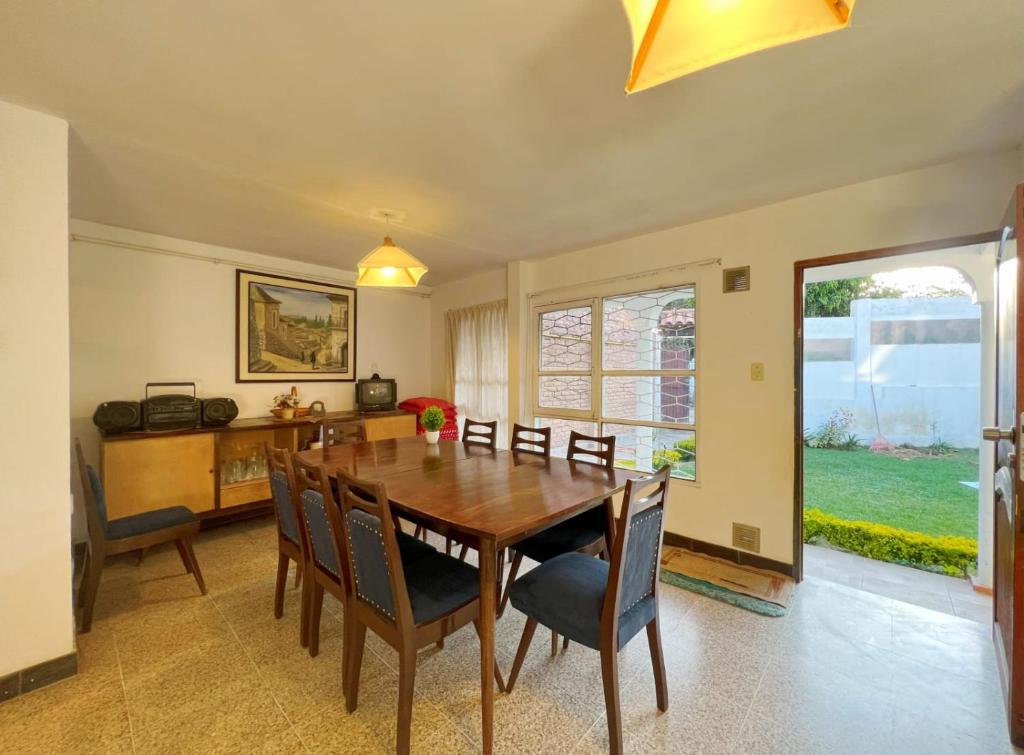 Casa con Jardín - 1