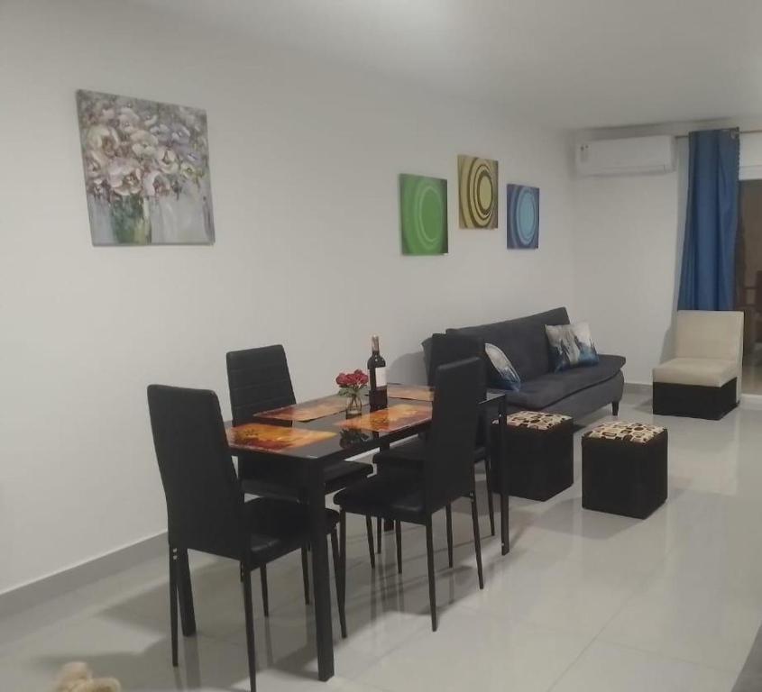 Casa moderna en urbanización privada - 2