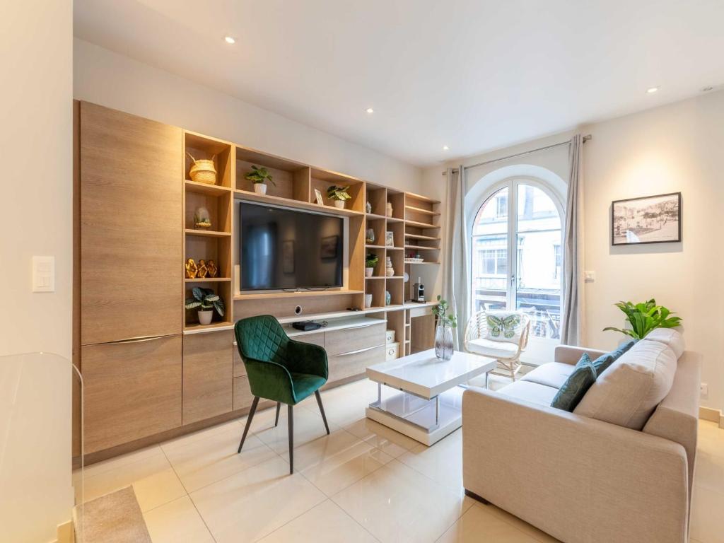 High-end 75m2 apartment - Place Morny - 4