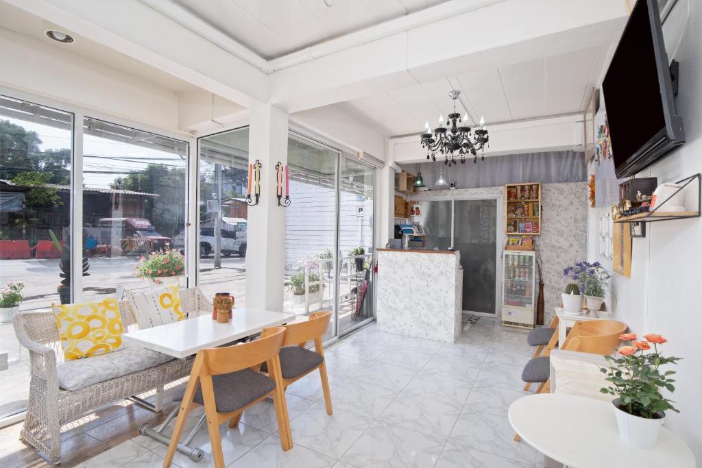廊曼小憩公寓 (Take A Rest Donmuang Residence)
