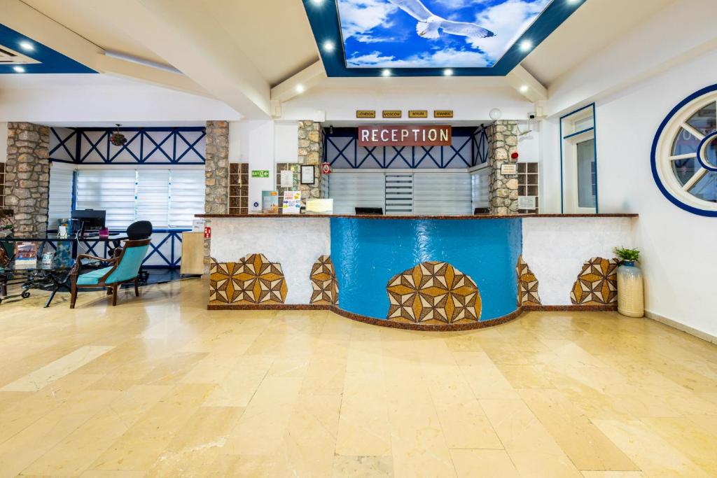 Oludeniz Beach Resort by Z Hotels — Hotel building in Fethiye, Mugla