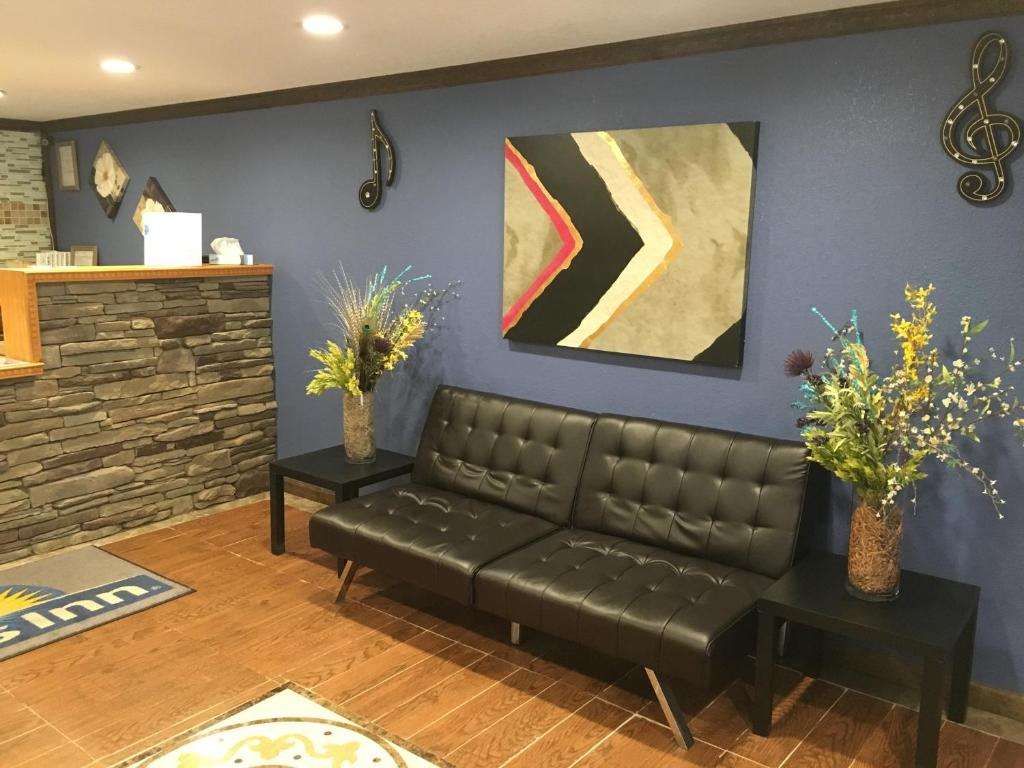Days Inn by Wyndham Lavonia photo