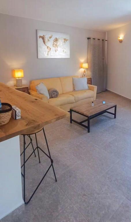 Modern Studio With Mountain Views In Andon - 1