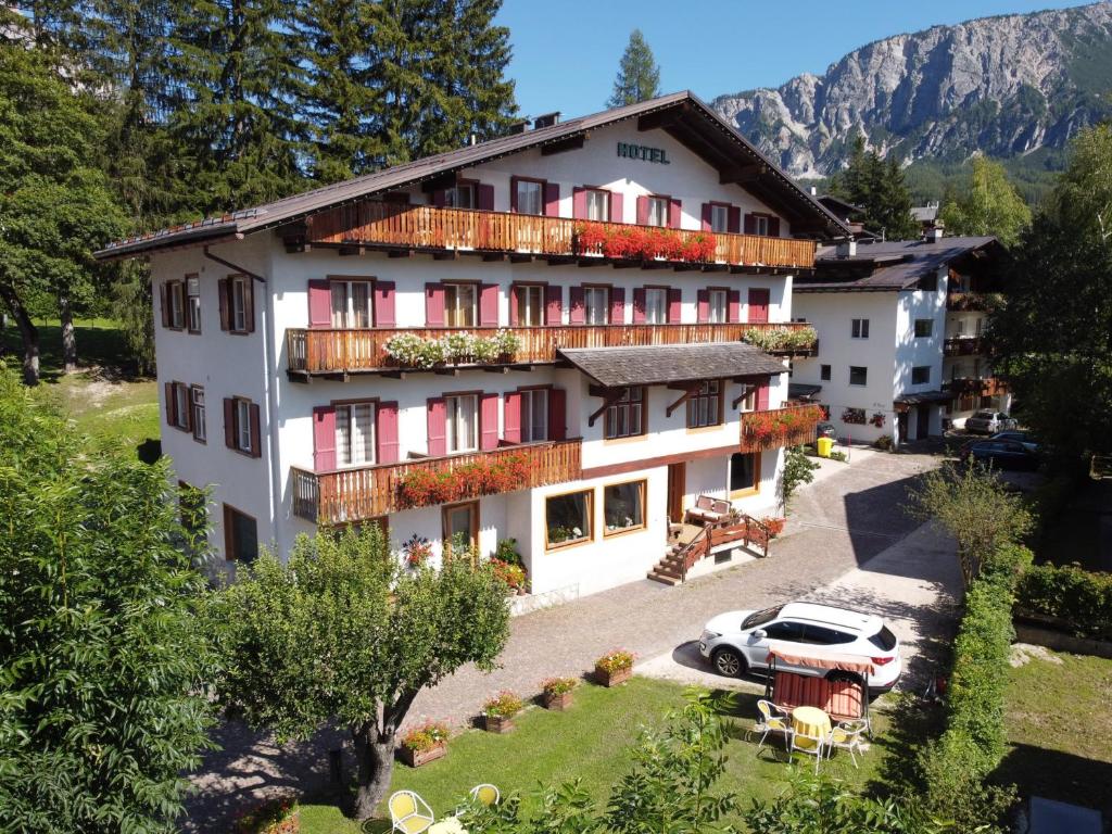 Hotel Bellaria - Cortina d'Ampezzo - parking - 3