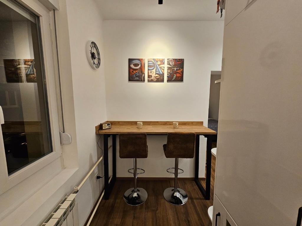 Studio 1920 - 3