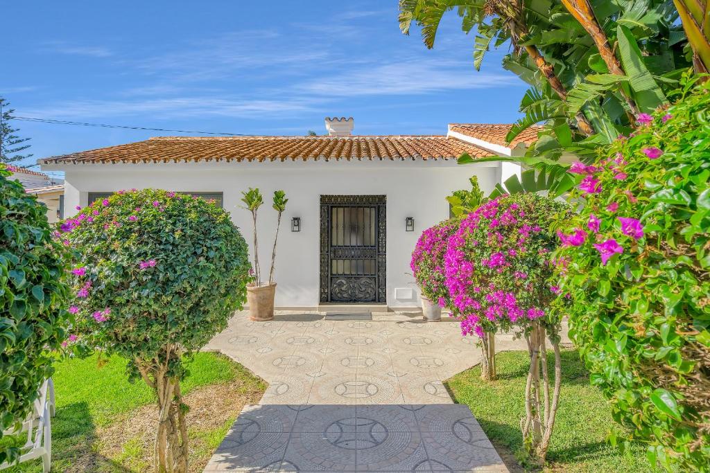 The Secret Garden Villa by Finest Rentals - 3