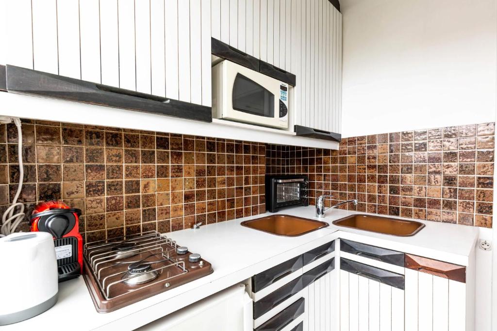 Amiral View - Great 1 Bedroom Apartment in Paris - 5