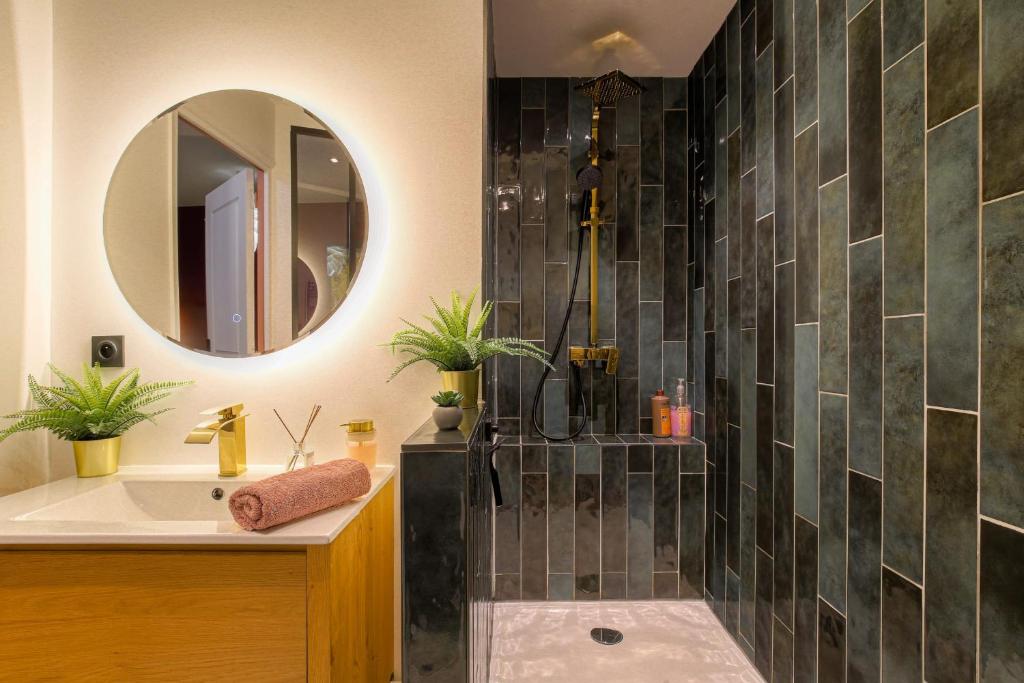 Suite jacuzzi chic et romantique climatisé - 3