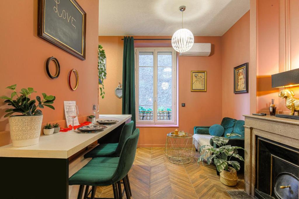 Suite jacuzzi chic et romantique climatisé - 5