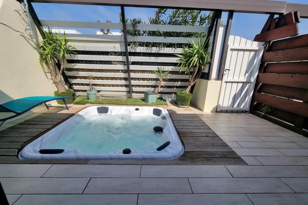 Villa 24, Port Nature, Village Naturiste Cap d'Agde - 3