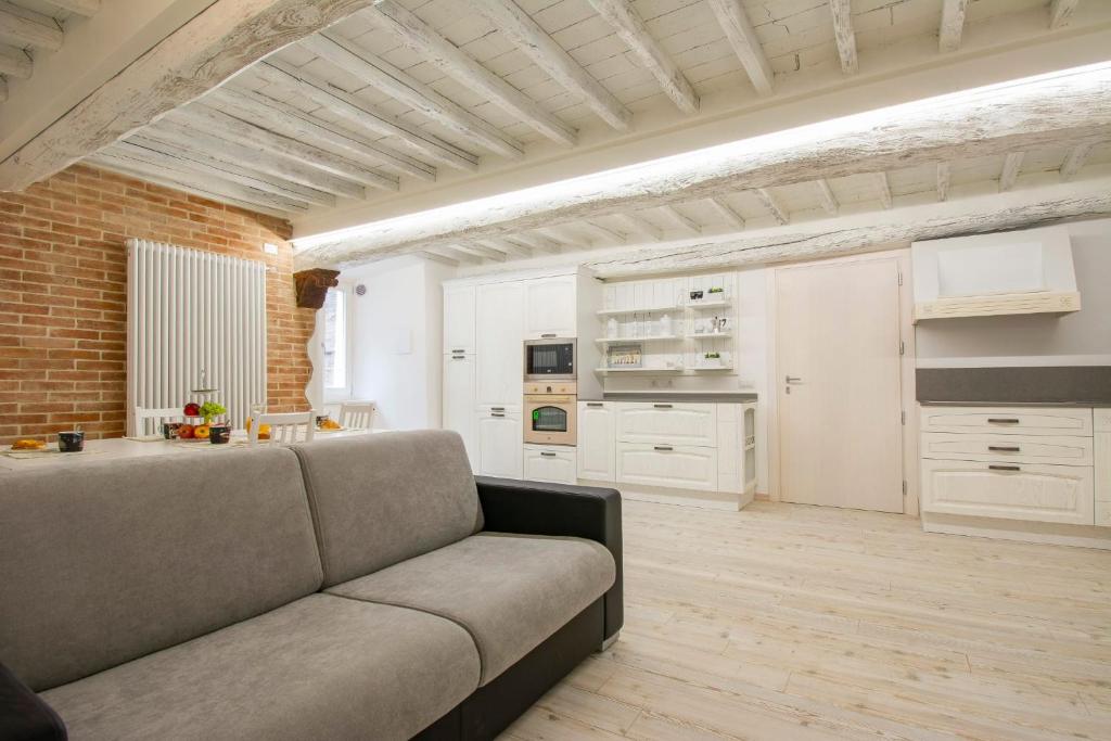 GuestHost - Casa di Alice - Elegance in the Centre - 5