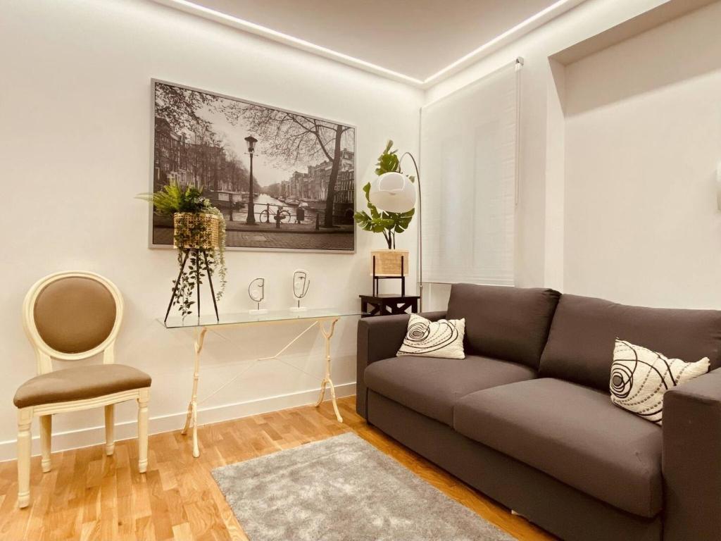 Quiet and Cozy Downtown Apartment - 2