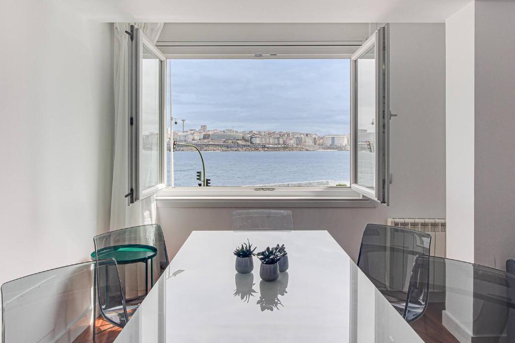 Riazor Ocean View Apartment - 4