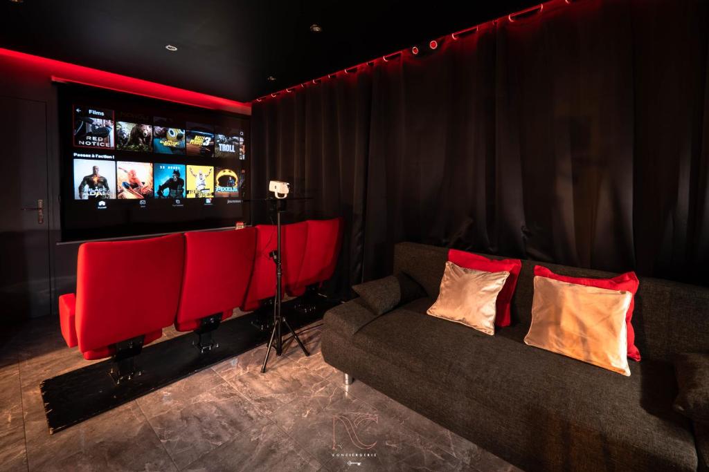 Cinema Room - Netflix - Disneyland Paris - 1