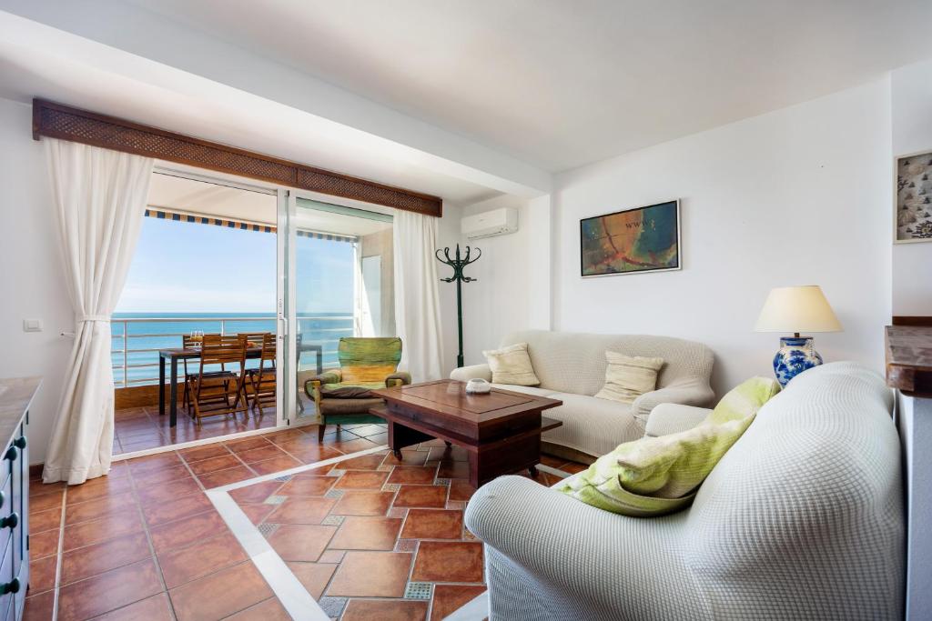 Bahia Beachfront Apartment - 2