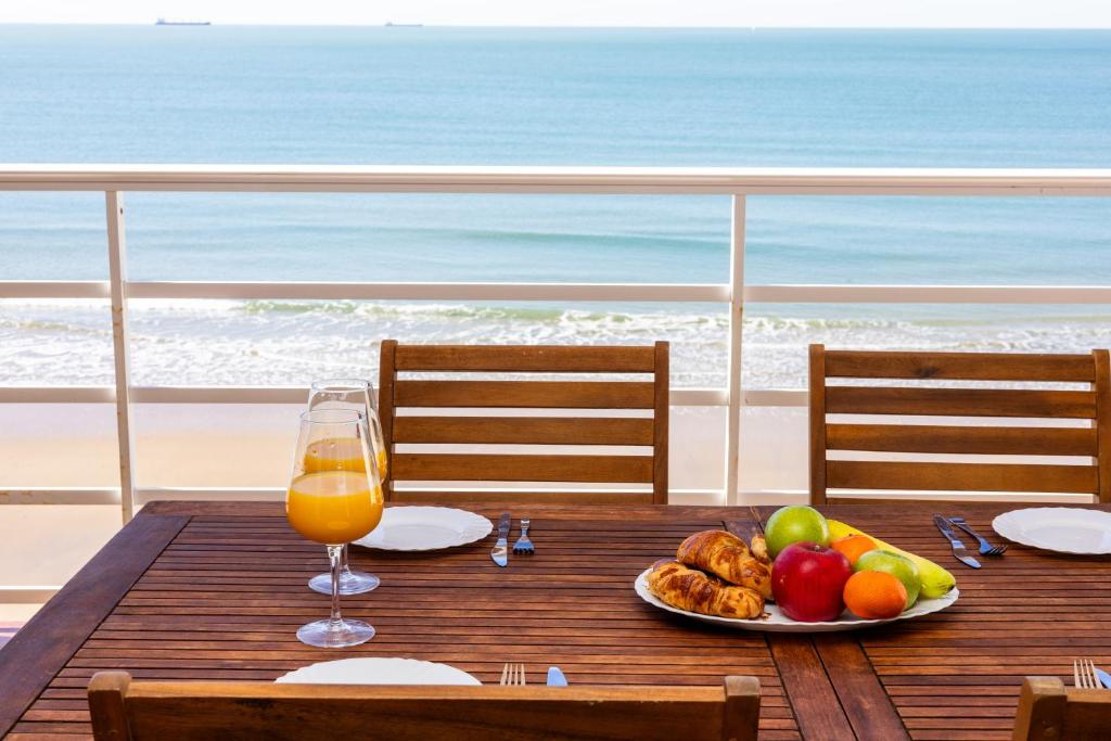 Bahia Beachfront Apartment - 1