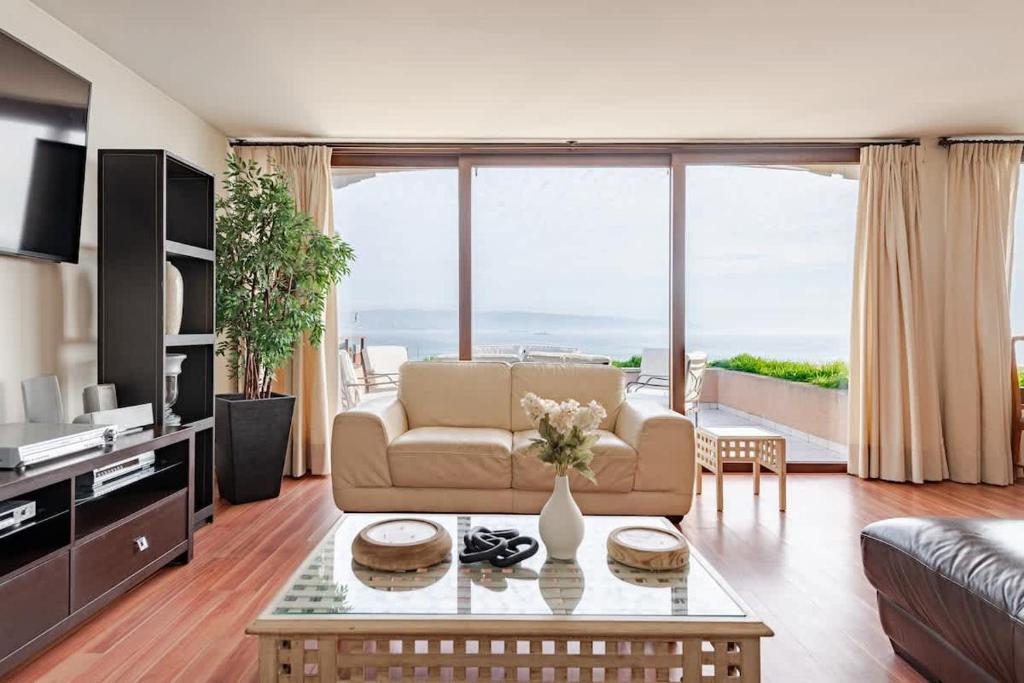 Spacious ocean view apt - 3 min walk - 1