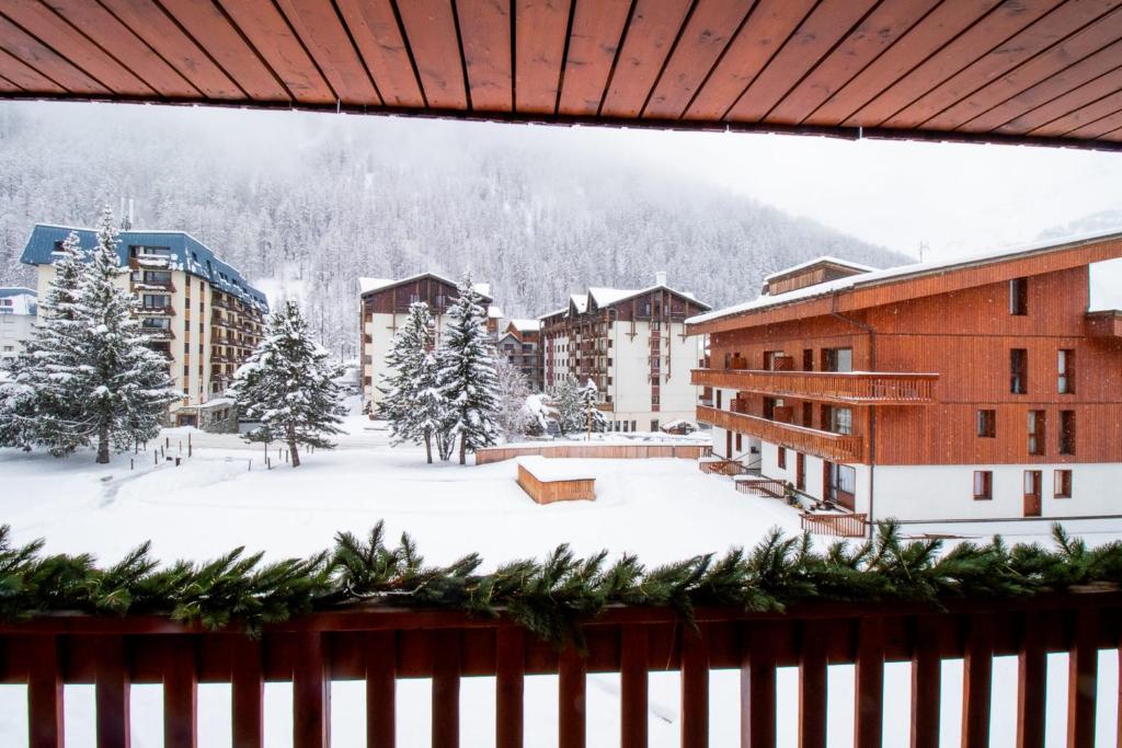 Hameau de Val 1389 Spacious cosy duplex in the heart of Val d’Isère - 5