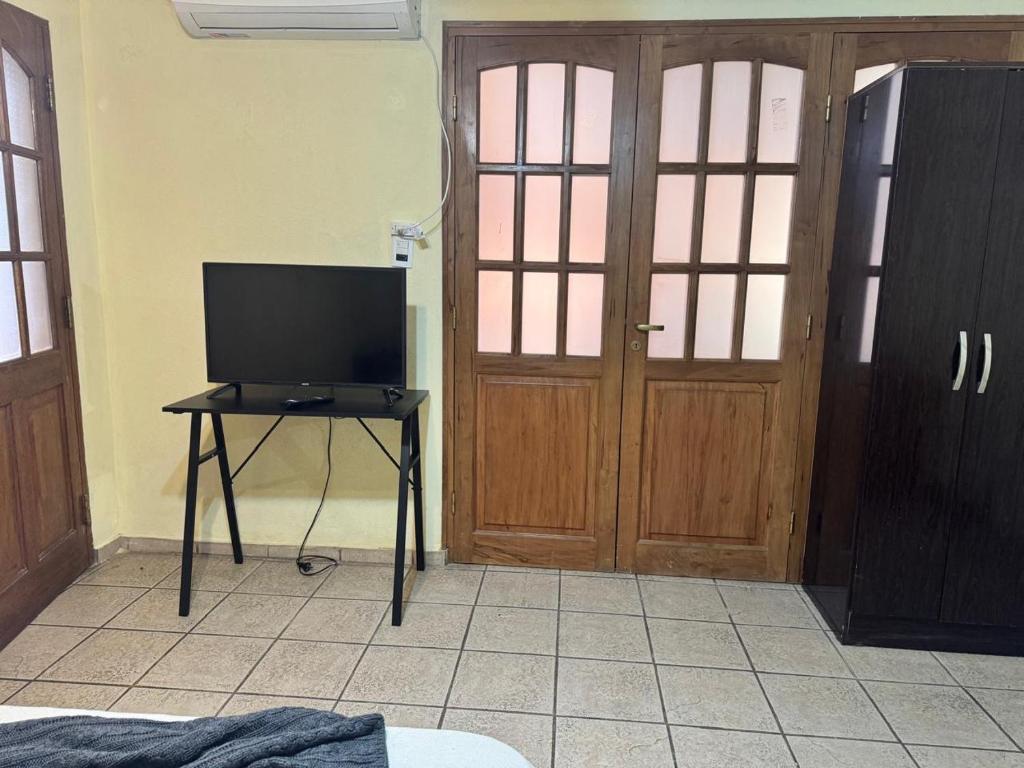 Habitación baño privado externo casa 6 ambientes inmejorable ubicación - 2