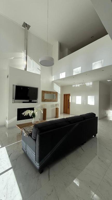 Incredible 2-story house in Solanas Design Village - 2