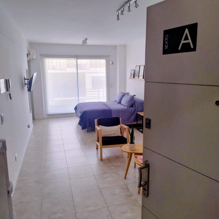 Luminoso monoambiente a pasos del Hospital Italiano - 2