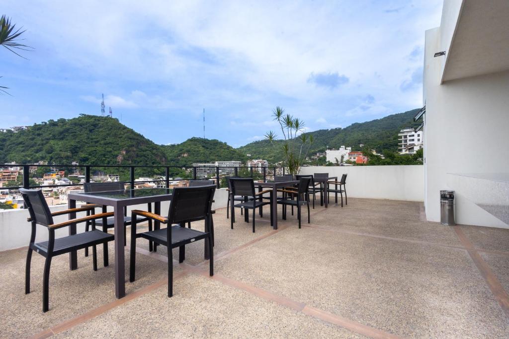 Downtown Tranquil Beach Condo Serenity Tower - 3