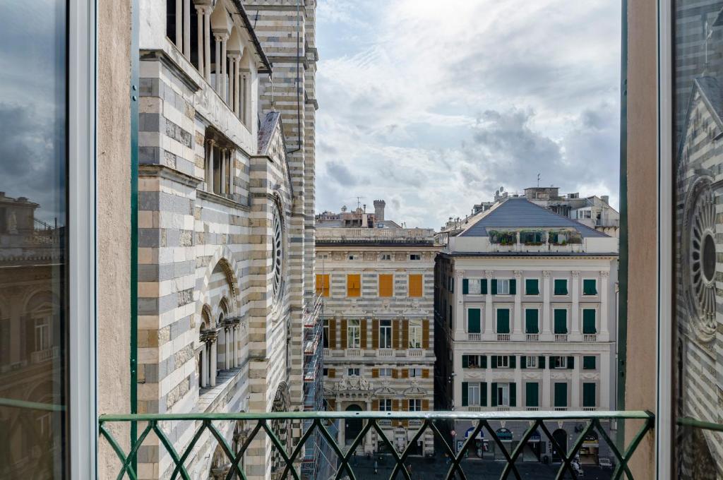 JOIVY Exclusive Flat for 7 near Cathedral of Genoa - 2