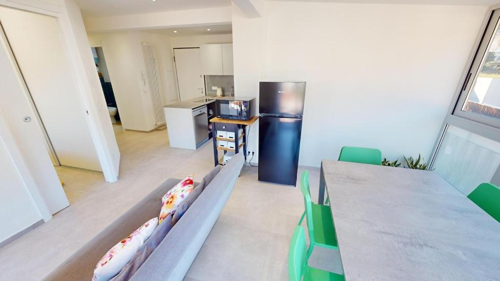 98GB - Nice 2P with terrace and side sea view - 5