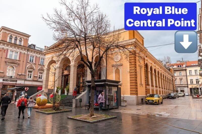 Royal Blue Central Point - 4