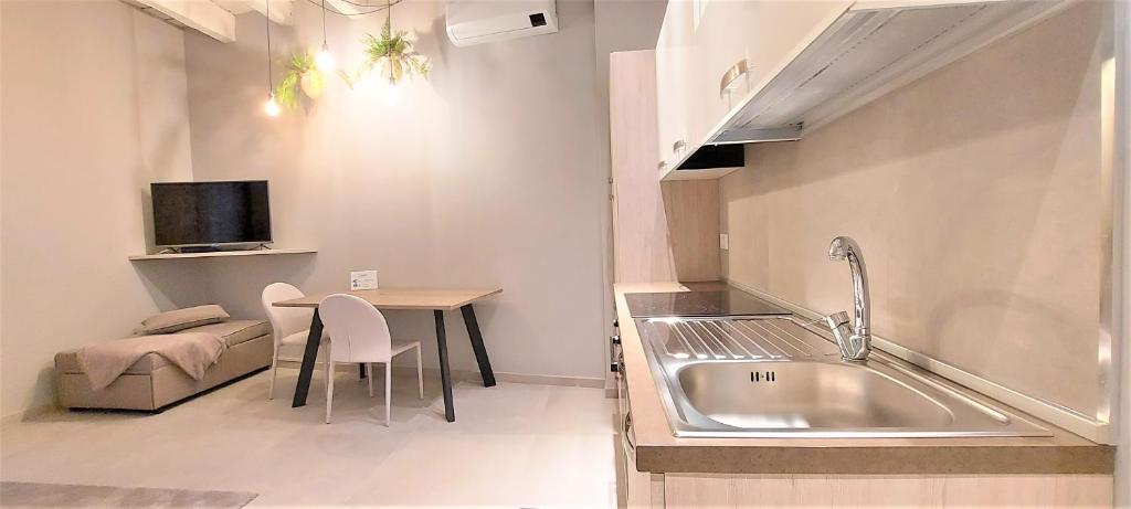 Petronilla House 008055-LT-1202 - 5
