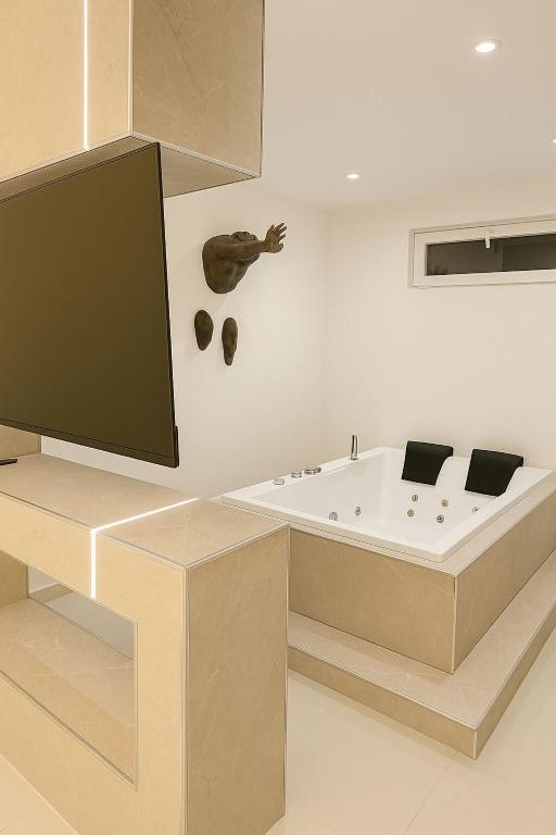 Suite Oléa & Private Jacuzzi - 4