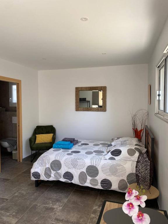 Studio au calme avec terrasse et parking privé - 3