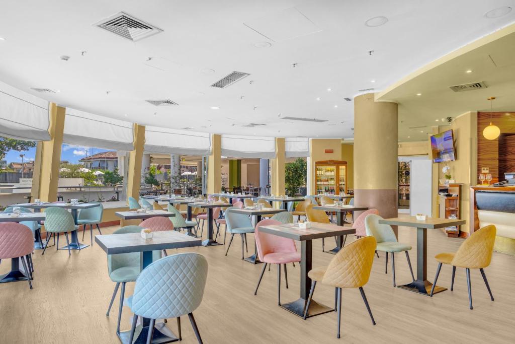 Restaurant, Hotel Capannelle in Rome