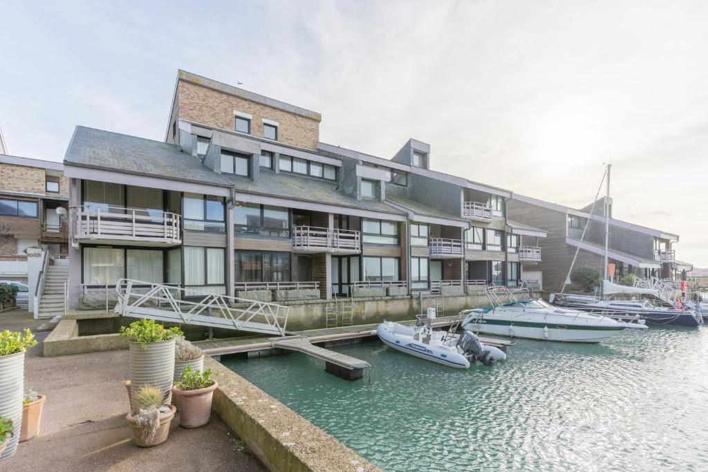 121 Marinas - 3 Bedroom Apartment - Parking - 4