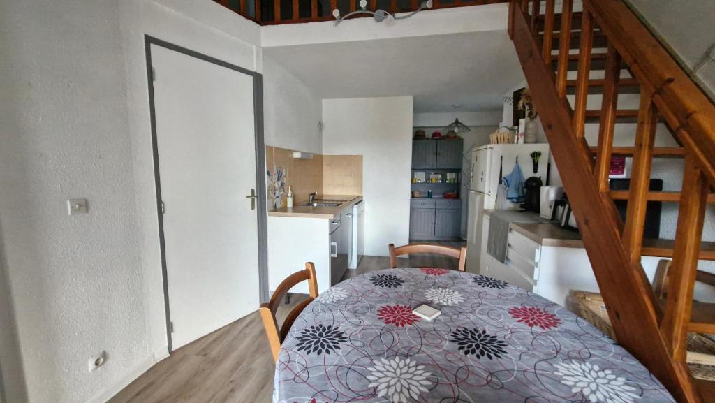 Appartement dans la verdure près des plages - Duplex au 2eme étage - Parking - Loggia - 3