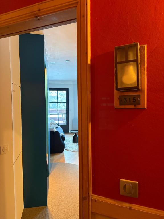 Cosy Arc 1950, Ski-in Ski-out with Interior Swimming Pool, Sauna & Hammam - 3