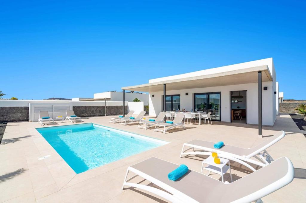 Villa Tigotan by Villa Plus - 2