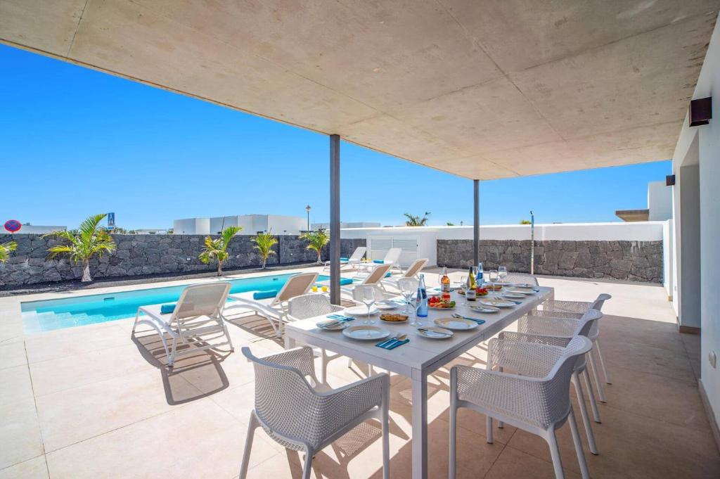 Villa Tigotan by Villa Plus - 4