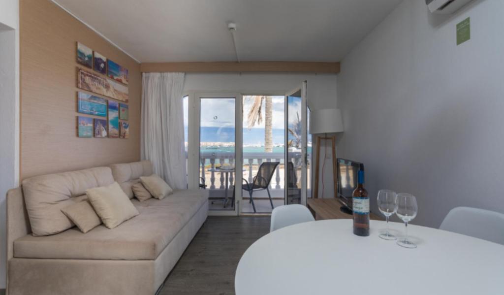 Apartamentos LIVVO Galera Beach — Hotel rooms in Corralejo, Canary Islands