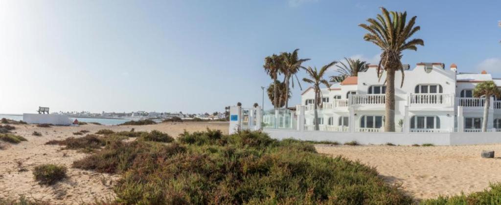 Apartamentos LIVVO Galera Beach — Hotel building in Corralejo, Canary Islands