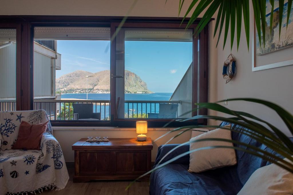 CasaMare Addaura - Your Romantic Seafront Hideaway - 3