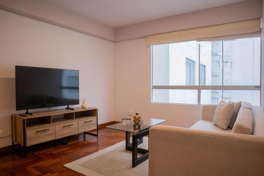 3BR Apartment in the Heart of Miraflores by Wynwood House - 4