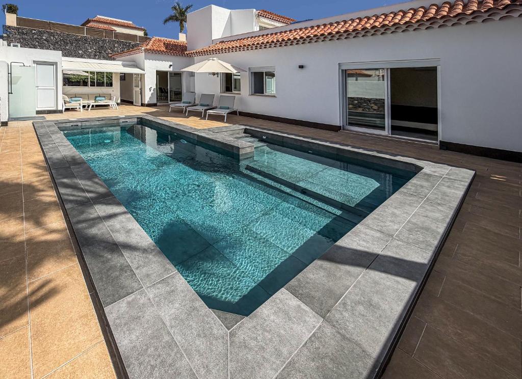 Exklusive Villa mit beheiztem Pool in Costa Adeje - 3