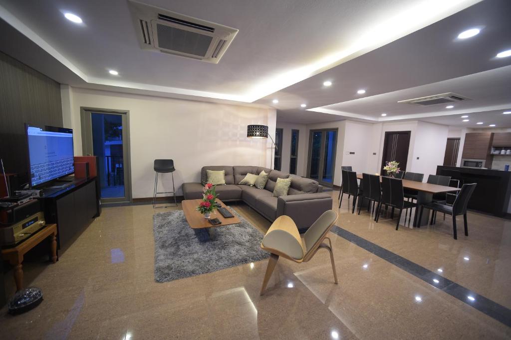 Shared lounge/TV area