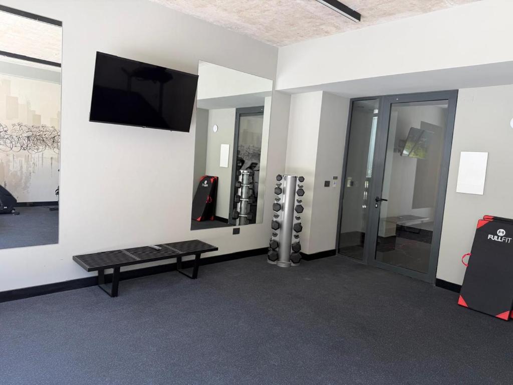Modern Apt with Terrace and Gym Steps to Metro & Parque Bustamante - 4