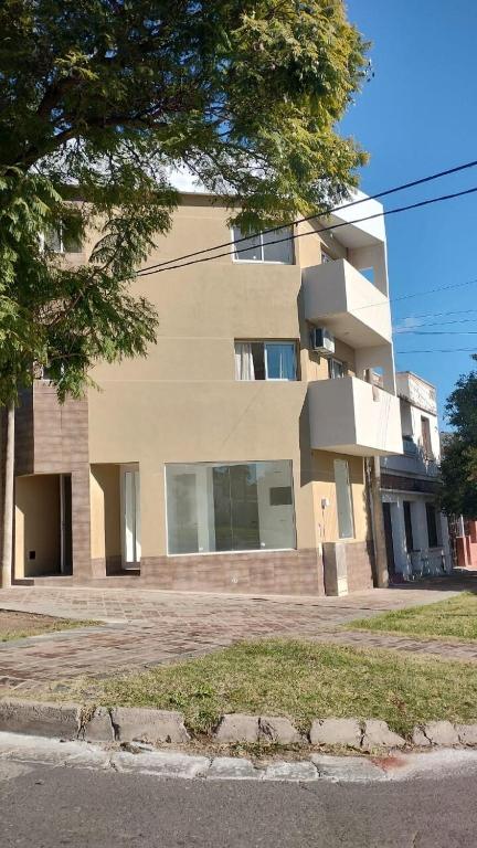 Luminoso departamento a estrenar - 4