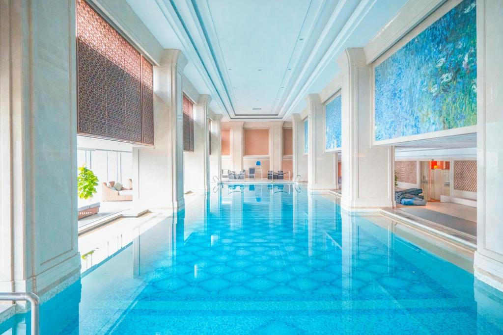 Swimming pool, Sheraton Grand Wuhan Hankou Hotel in Wuhan