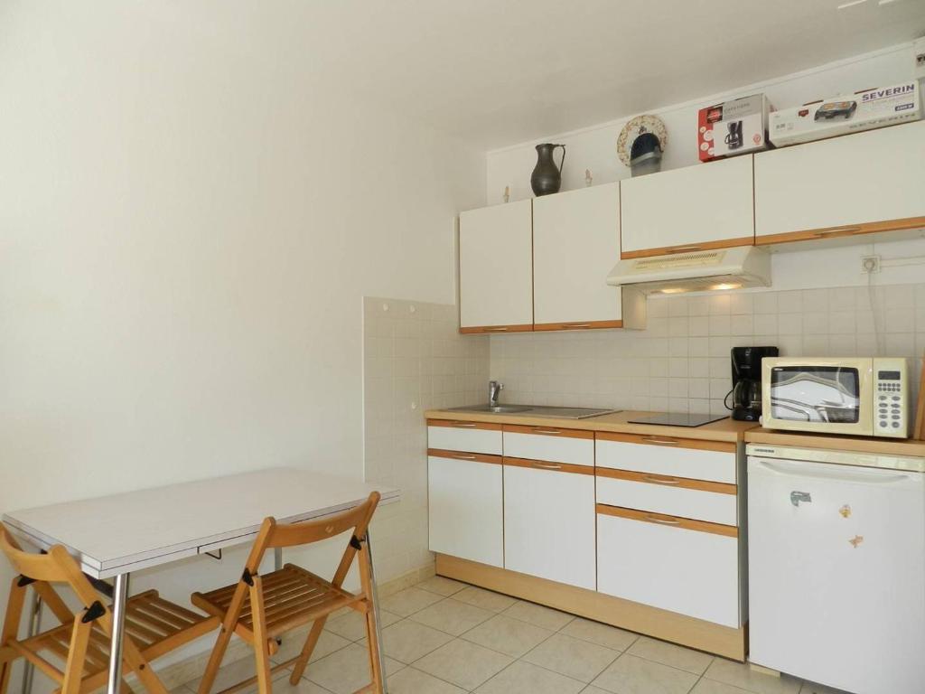 Appartement 2 pièces, Terrasse, Parking privatif, 150m Plage - FR-1-251-895 - 3